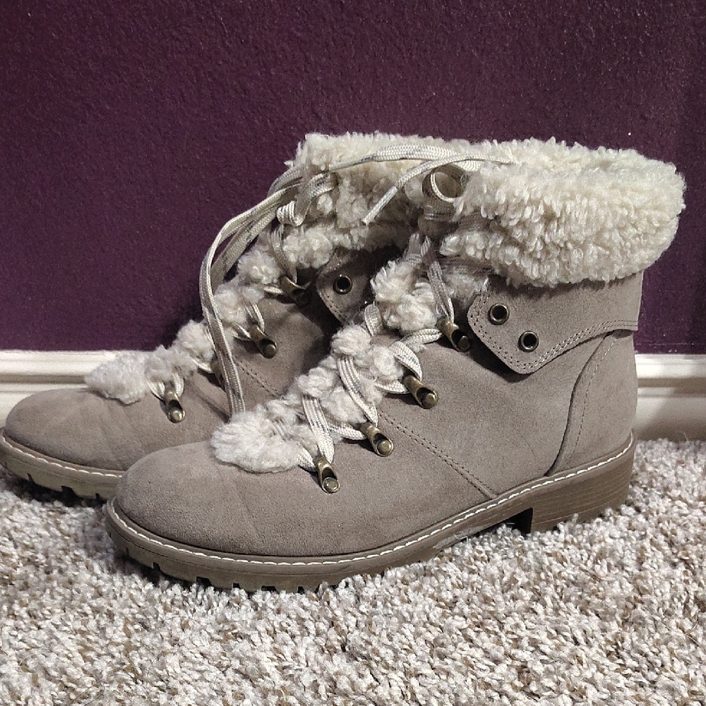 Wonder Nation Cream Winter Boots with Rubber Sole